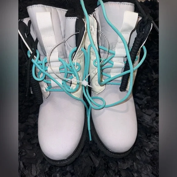 Timberland 6 inch puffer boots in light grey nubuck leather NWT - Picture 3 of 13